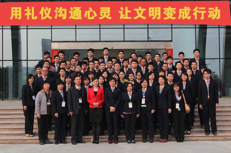 用禮儀溝通心靈，讓文明變成行動