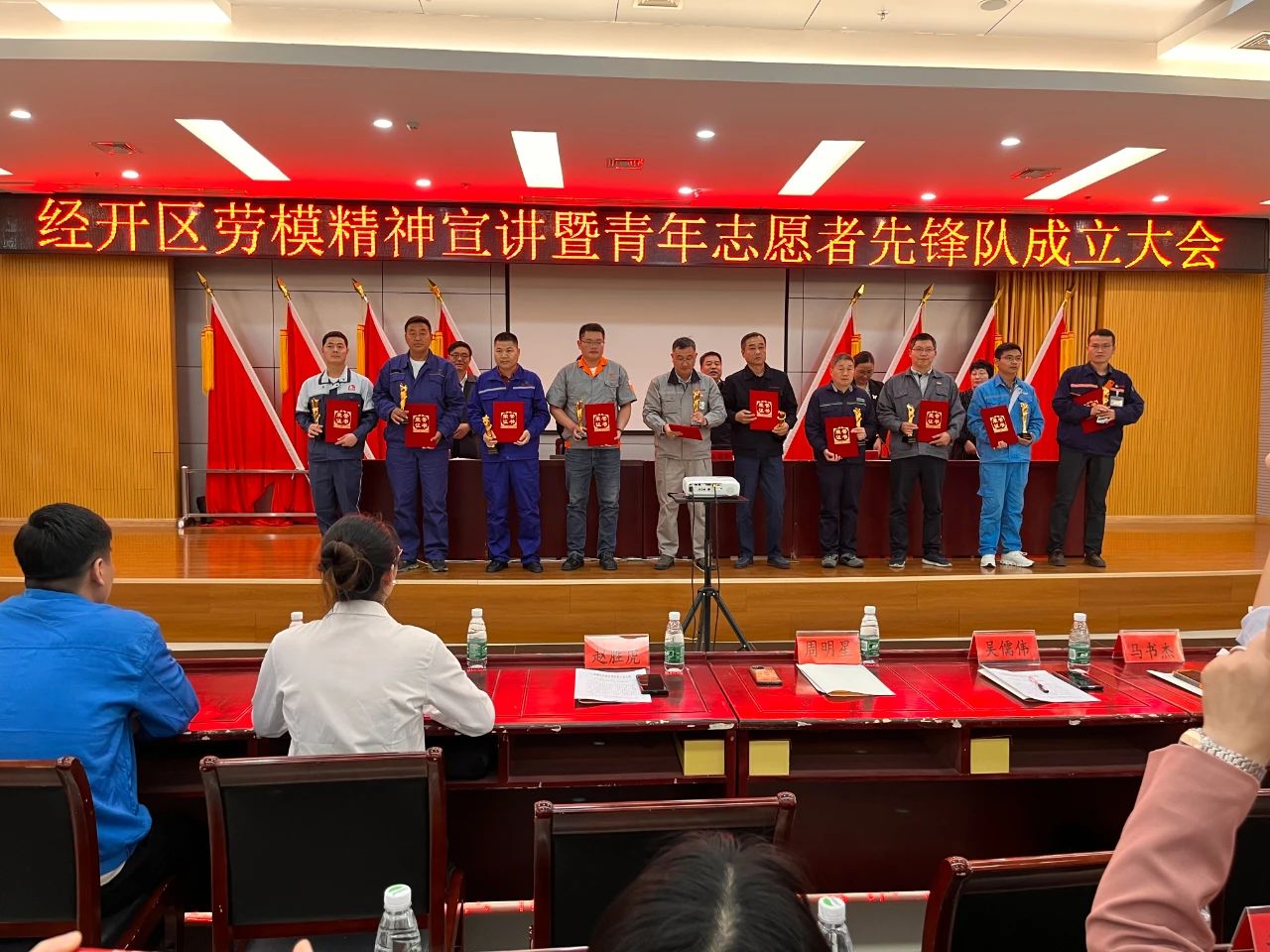 致敬偉業榜樣，讓勞動者力量熠熠生輝——偉業鋁材獲勞動模范表彰