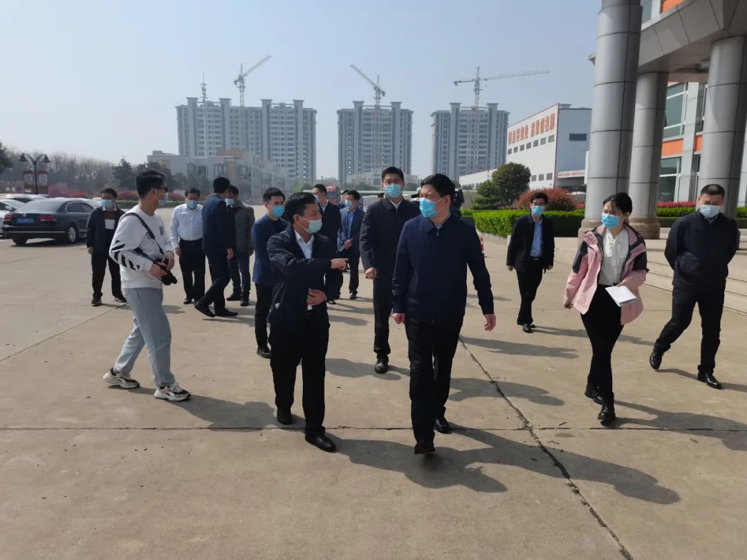 新沂市委書記陳堂清走訪江蘇偉業(yè)鋁材，調(diào)研企業(yè)防疫穩(wěn)生產(chǎn)工作